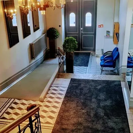 Small Cozy Two-level 9 Appartement
